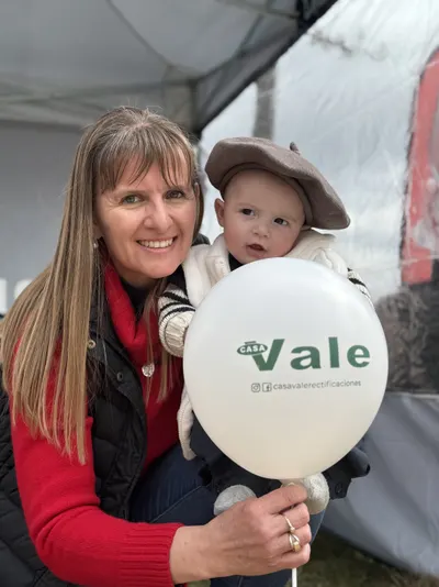Casa Vale en una exposición agrícola, con su stand y maquinaria (12)