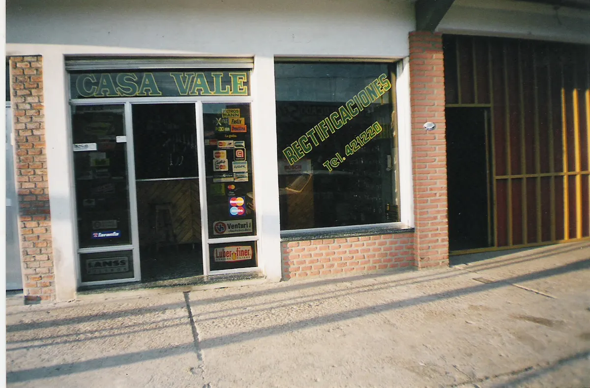Frente del local comercial de Casa Vale sobre calle Urquiza, en Federal