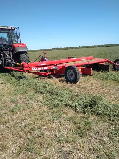 Maquinaria agrícola de las líneas que vende Casa Vale, trabajando en el campo (18)