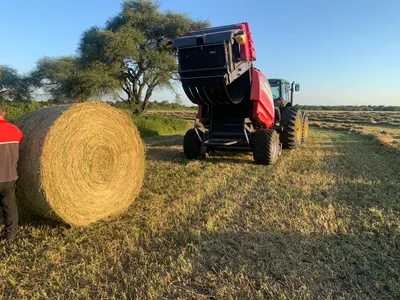 Maquinaria agrícola de las líneas que vende Casa Vale, trabajando en el campo (19)