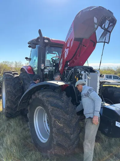 Maquinaria agrícola de las líneas que vende Casa Vale, trabajando en el campo (27)
