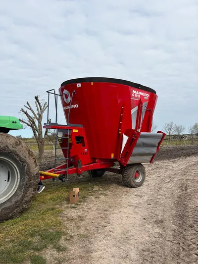 Maquinaria agrícola de las líneas que vende Casa Vale, trabajando en el campo (31)