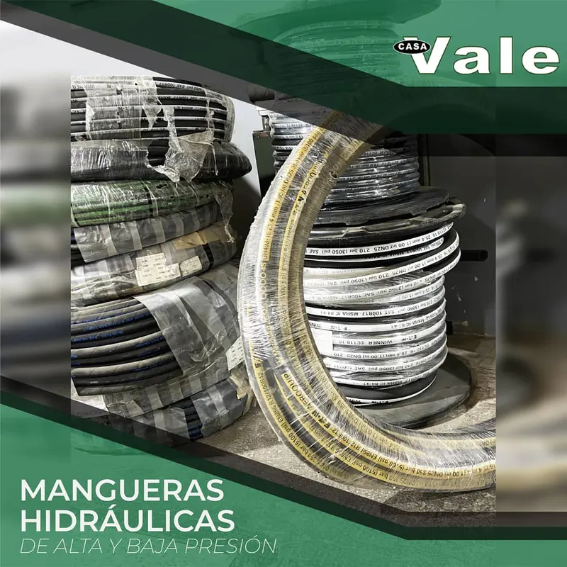 Rollos de mangueras hidráulicas de alta y baja presión en el depósito de Casa Vale